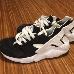 Huarache by Nike youth size 5